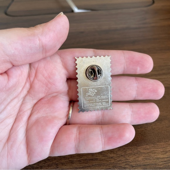 Vintage 1984 USPS Love Stamp Post Office Brooch Pin - Picture 5 of 8